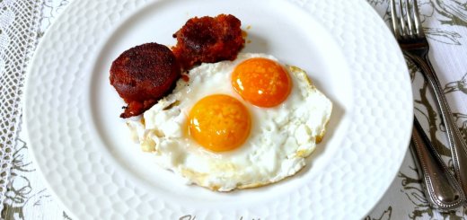 Huevos fritos con farinato