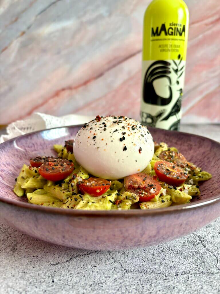 ensalada templada de pasta y burrata