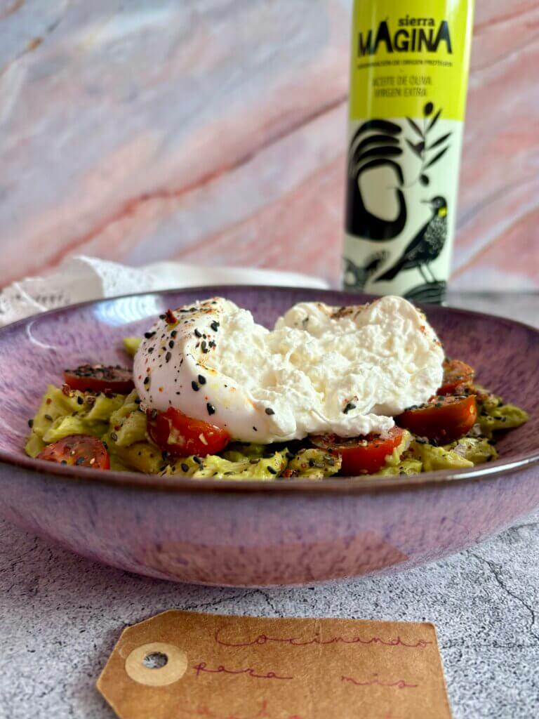 ensalada templada de pasta y burrata