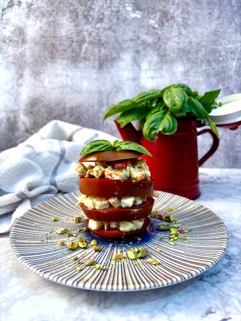ensalada de tomate en torre
