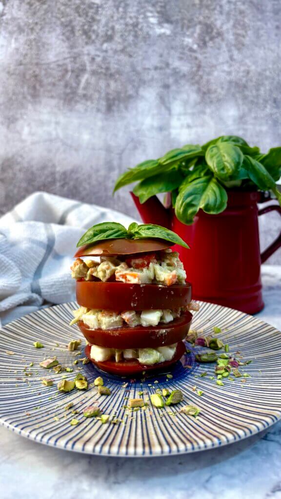 ensalada de tomate en torre