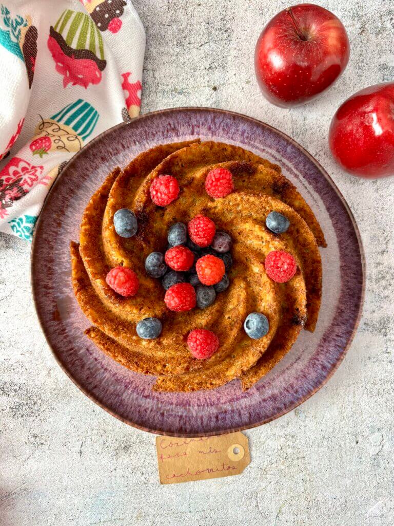 Bundt cake de manzana roja