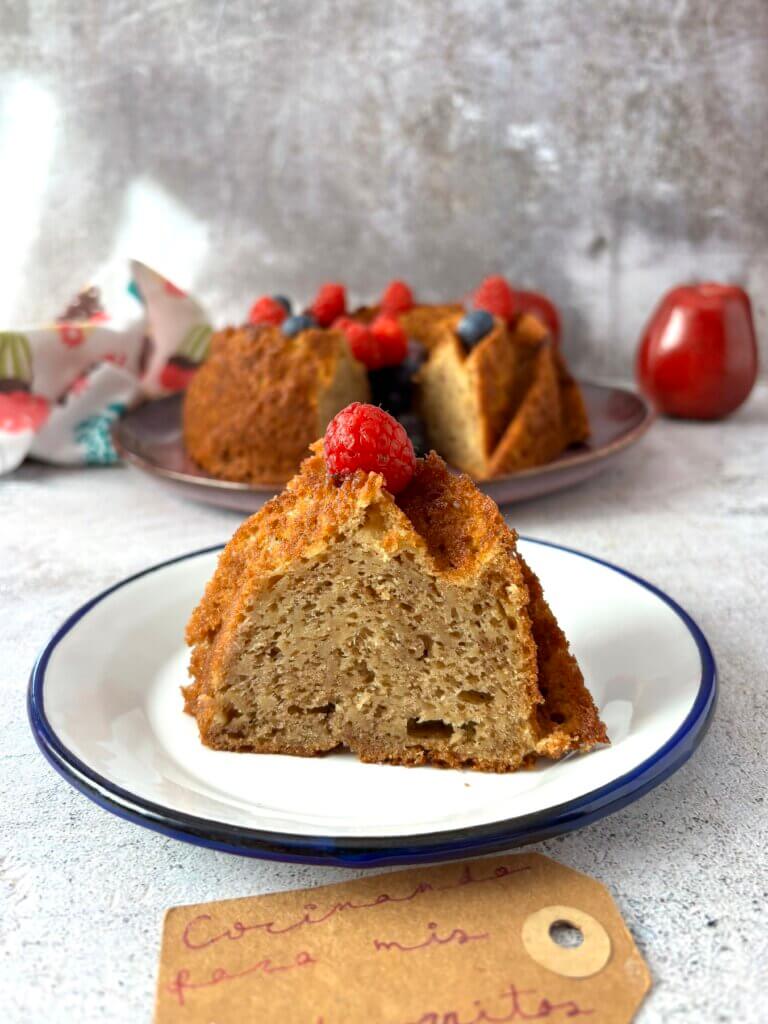 Bundt cake de manzana roja