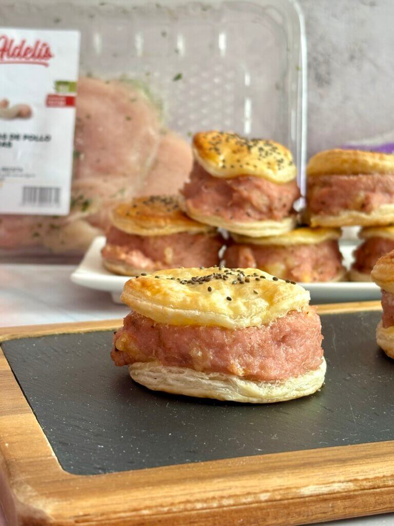 minihamburguesas de hojaldre y pollo