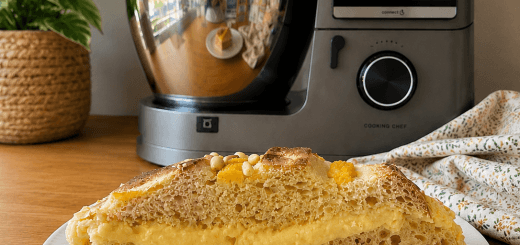 Coca rellena de crema
