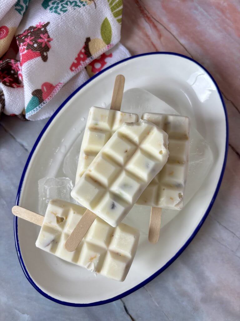 polos de yogur, galleta y melocotón