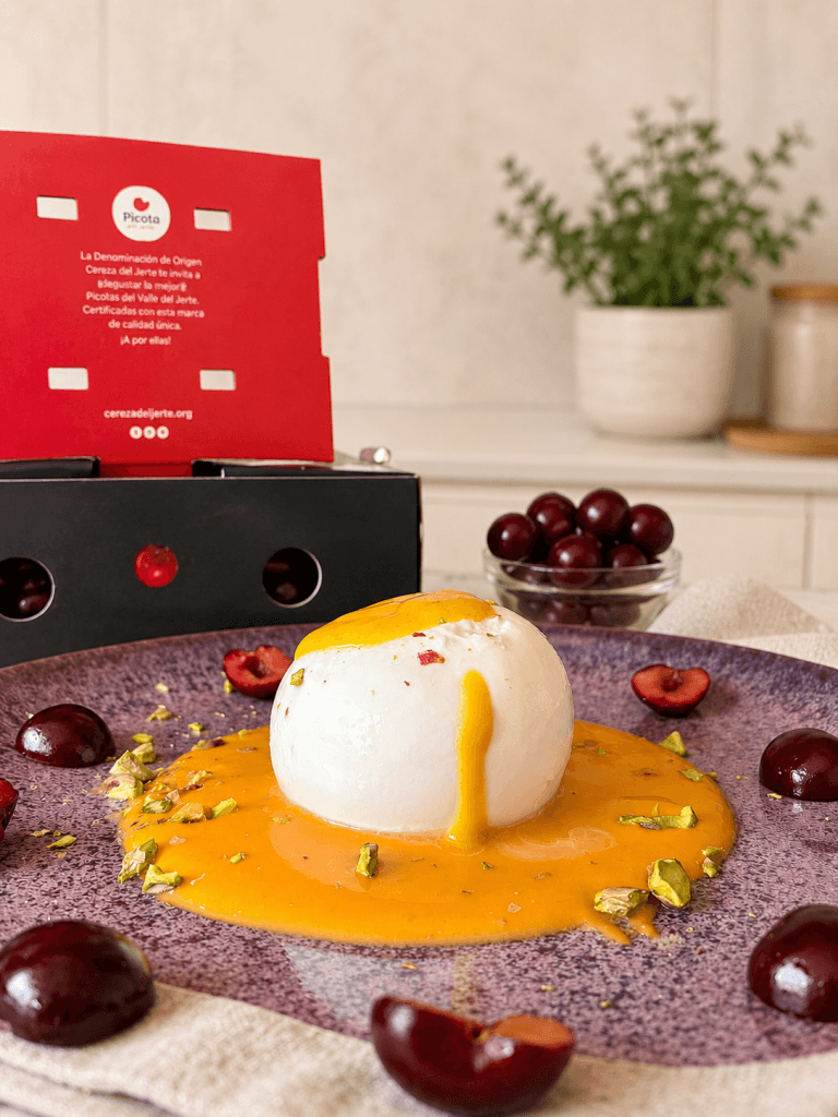 Ensalada de burrata con picotas